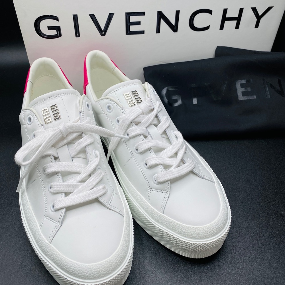 Authentic Women’s City Court Leather Sneakers SIZE 6 NWB